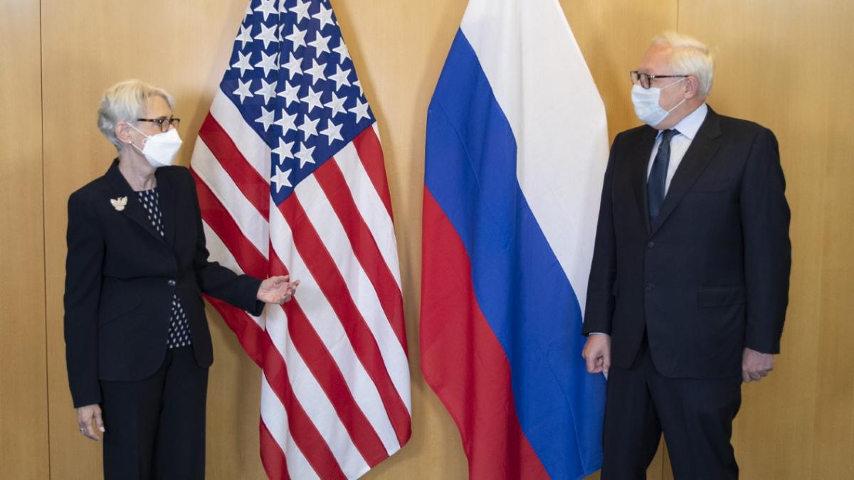 Deputy Secretary Sherman Meets with Russian Deputy Foreign Minister Ryabko (51341721940)