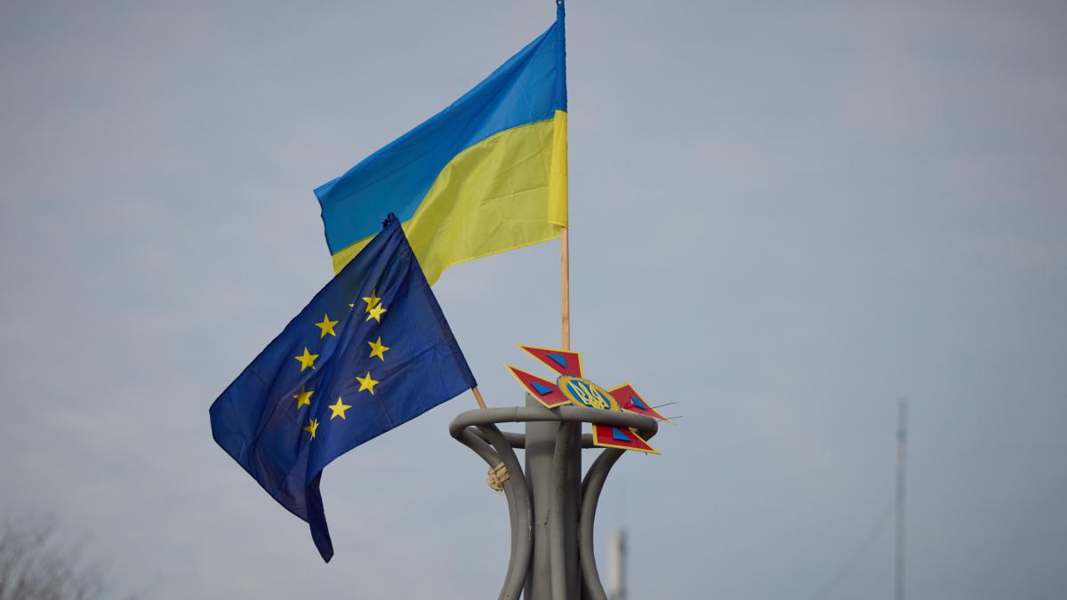 Флаг Украины и Европейского Союза Флаг Украины и Европейского Союза