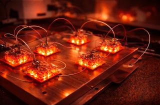 То, что раньше охлаждали и выбрасывали, теперь думает само: тепло внутри чипов взяли на работу