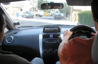 Автоэксперт: праворульные машины опаснее на российских трассах Автоэксперт: праворульные машины опаснее на российских трассах