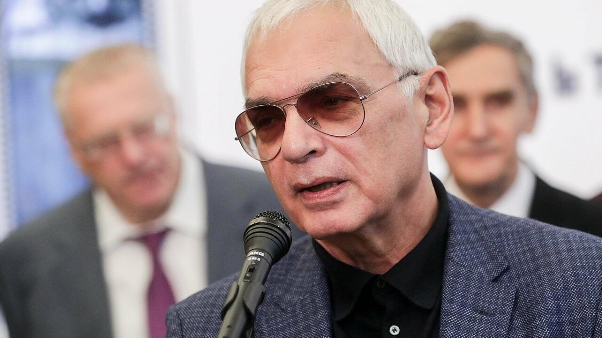 Карен Шахназаров
