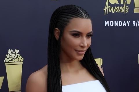 Бренд Ким Кардашьян Skims обогнал Balenciaga и Valentino по популярности — Lyst