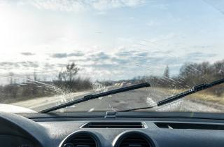 Мокрый снег и испорченные дворники: как сохранить безопасность и бюджет в зимние месяцы