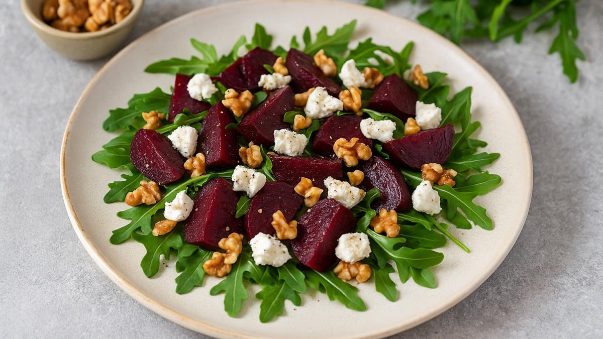 Салат из печёной свеклы и козьего сыра