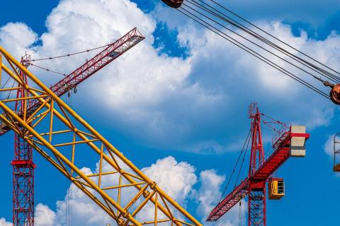 При взрыве на стройке в Москве газовый баллон отбросило на 200 метров — SHOT