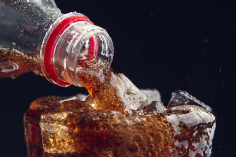 Учёные связали диетическую газировку с риском инсульта и болезни Альцгеймера