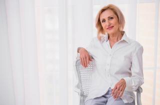 Короткие стрижки визуально молодят лицо — парикмахеры