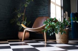 Цветные варианты шахматного пола заменили чёрно белую классику — дизайнеры