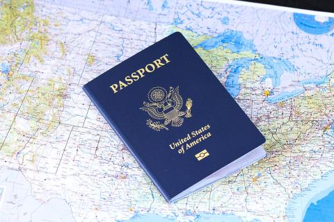 США снижаются в рейтинге паспортов: новый визовый сбор и глобальная конкуренция