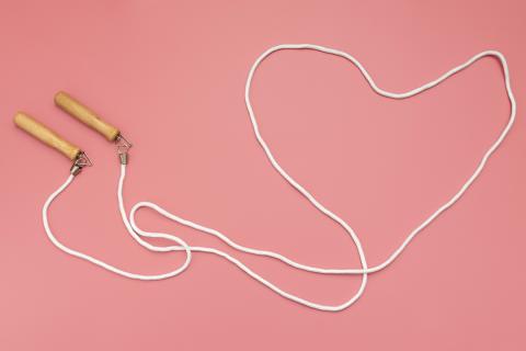 Прыжки со скакалкой: эффективное кардио для сжигания калорий и укрепления выносливости