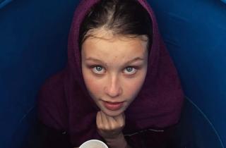 16-летняя Анна Пересильд научилась готовить и убираться дома — интервью НТВ