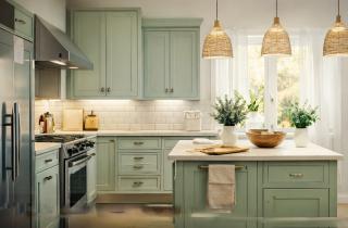 Маленькая кухня раздвигает стены без перепланировки: 6 цветов краски создают иллюзию лишних метров