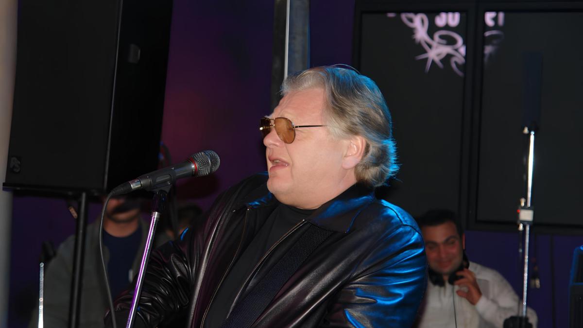 Юрий Антонов