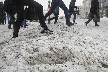 Некачественная уборка улиц Петербурга спровоцировала рост травматизма и дорожных аварий