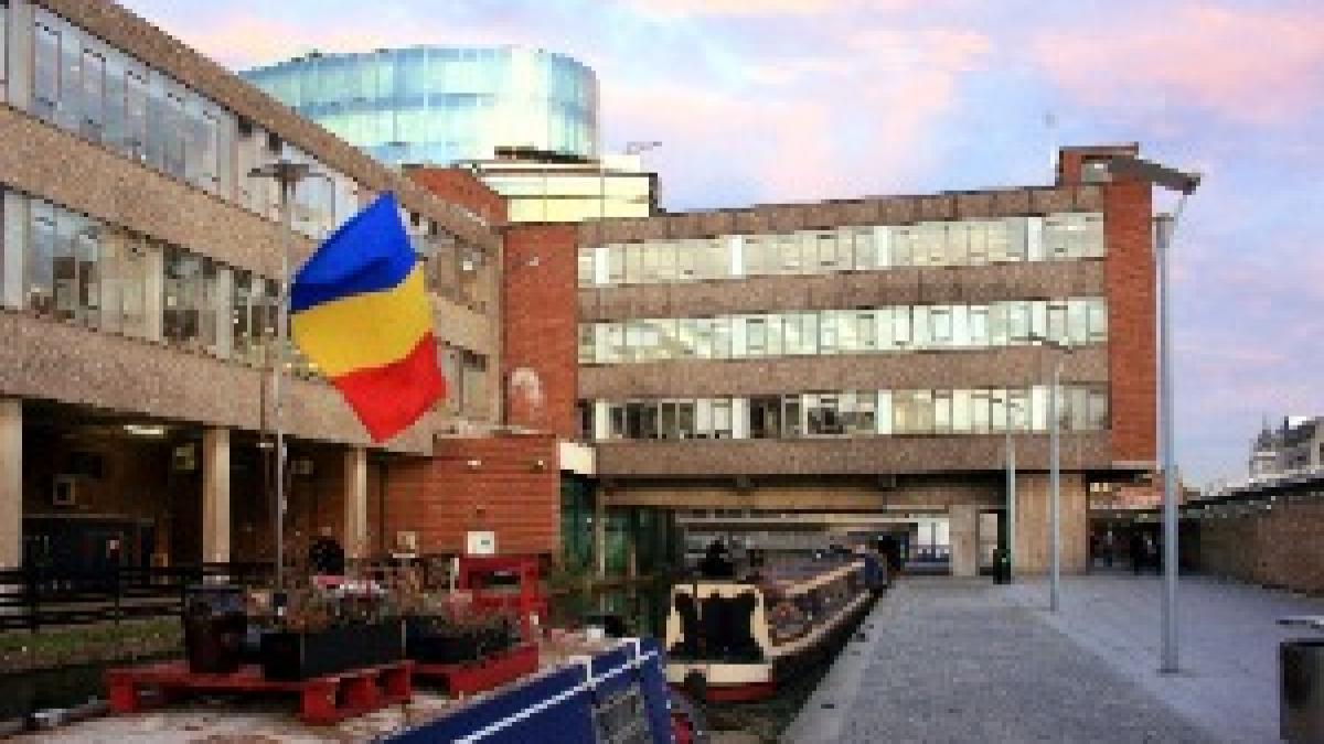 Romanian Flag in the Evening - geograph.org.uk - 3140309