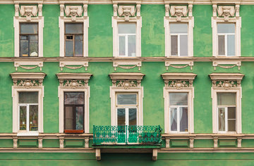 Чиновники затягивают ремонт жилых домов Петербурга – только треть протекающих крыш будет отремонтировано в этом году