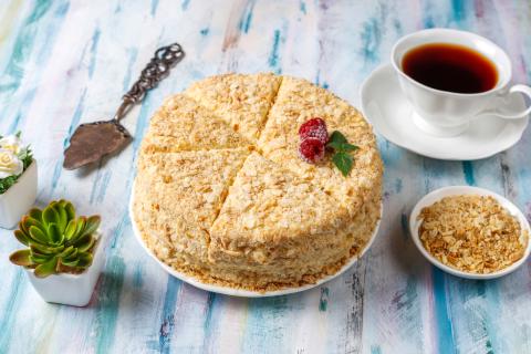 Приготовьте торт из кукурузных палочек со сгущенкой без духовки