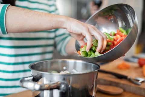 Юлия Высоцкая назвала два своих кулинарных провала на телевидении