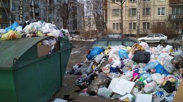 Петербуржцы требуют от Смольного остановить мусорную реформу