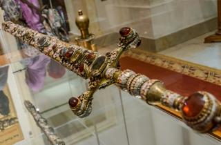 Томография помогла выявить скрытую гравировку на мече эпохи Возрождения – Ивонна Прземус