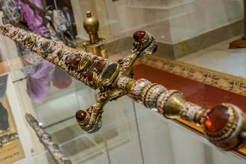 Томография помогла выявить скрытую гравировку на мече эпохи Возрождения – Ивонна Прземус Томография помогла выявить скрытую гравировку на мече эпохи Возрождения – Ивонна Прземус