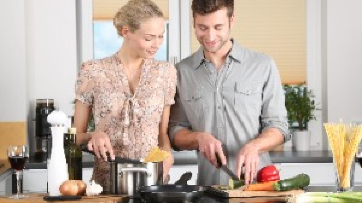 Woman-kitchen-man-everyday-life-298926 Woman-kitchen-man-everyday-life-298926