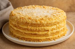 Торт Дамский каприз готовится на водяной бане с сахаром, мукой и содой для эластичного теста