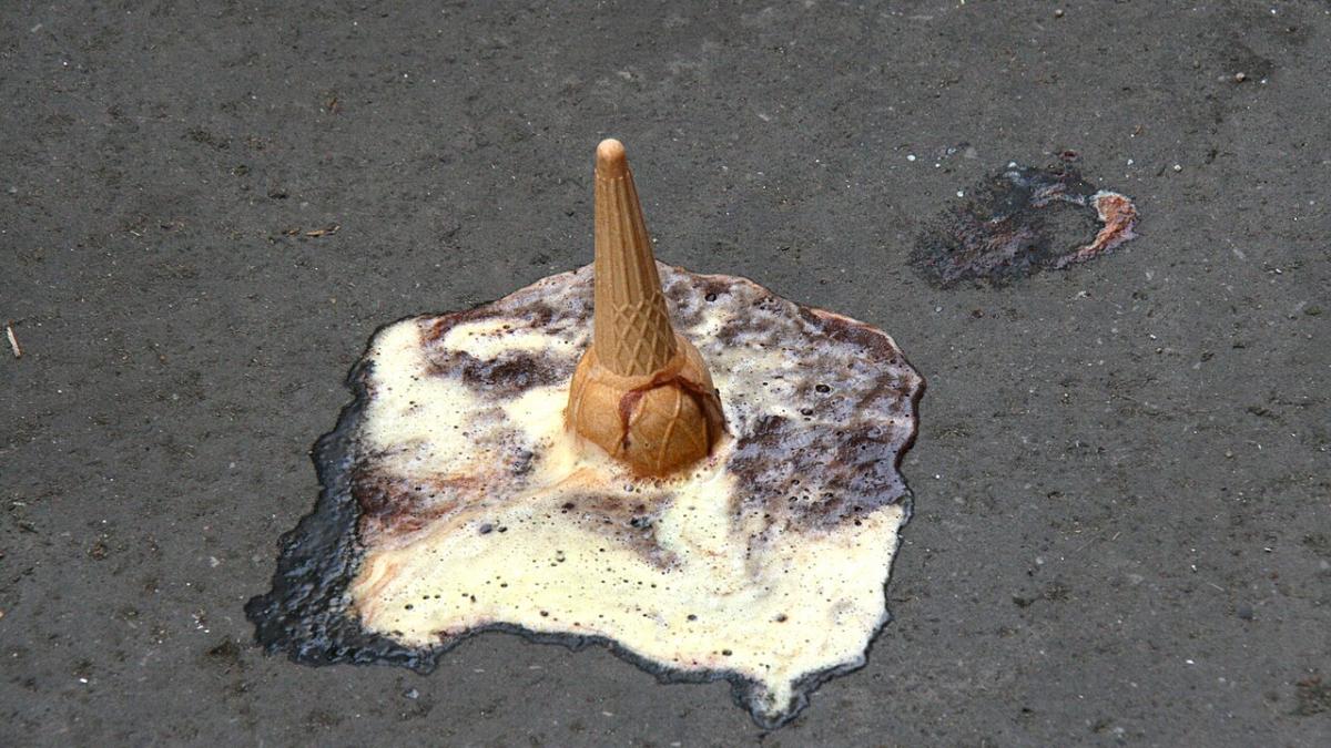 Упавшее мороженое