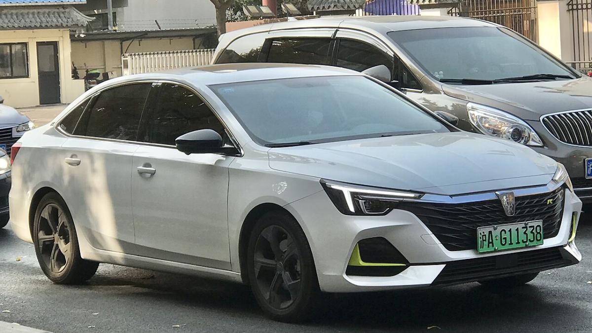 китайский электрокар и гибрид Roewe ei6