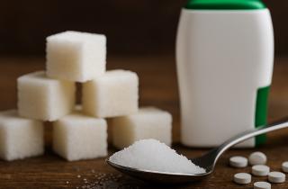 Врач-токсиколог Михаил Кутушов рассказал, что сладости перед сном мешают заснуть