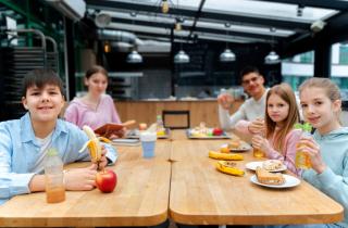 В Сургуте школьники участвуют в выборе блюд для столовой — возвращены молочные каши