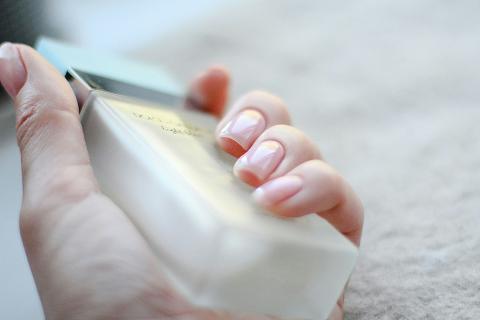 Серебряный френч заменил белый кончик в новогоднем маникюре — Bovari