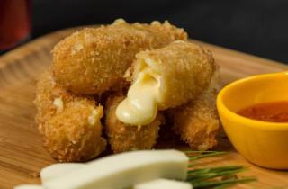 Рисовая бумага снижает вытекание сыра при жарке палочек — Chowhound