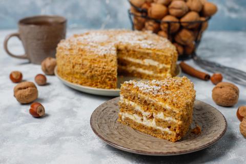 Приготовьте торт без выпечки из печенья и творога по рецепту кулинаров