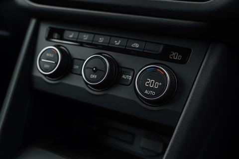 Конденсат на стекле увеличивает риск трещин при охлаждении — водители