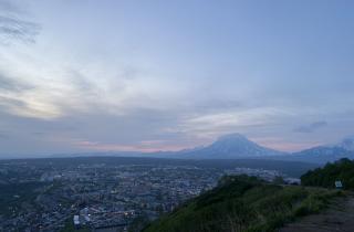 Подъём на Мишенную сопку открывает панораму Петропавловска-Камчатского