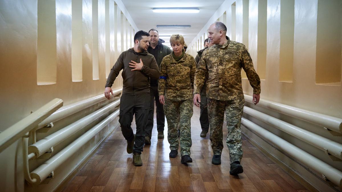 Volodymyr Zelenskyy paid a visit to the wounded defenders of Ukraine undergoing treatment at a military hospital (51938622468) Volodymyr Zelenskyy paid a visit to the wounded defenders of Ukraine undergoing treatment at a military hospital (51938622468)