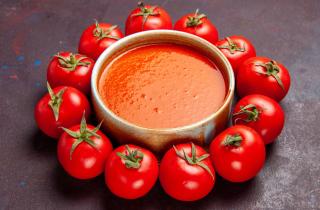 Томатный соус из помидоров, лука и чеснока подходит для пиццы и мяса — соцсети