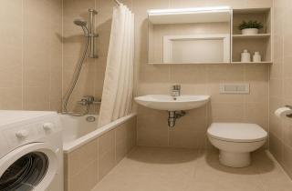 Светлая штора визуально увеличивает ванную — дизайнер Джоанна Гейнс