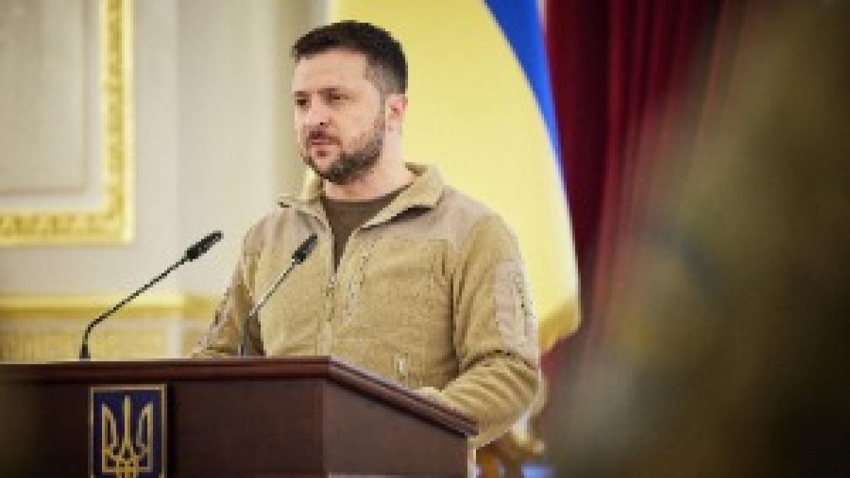 Участь Президента у врученні державних нагород військовослужбовцям та родинам загиблих Героїв України 32