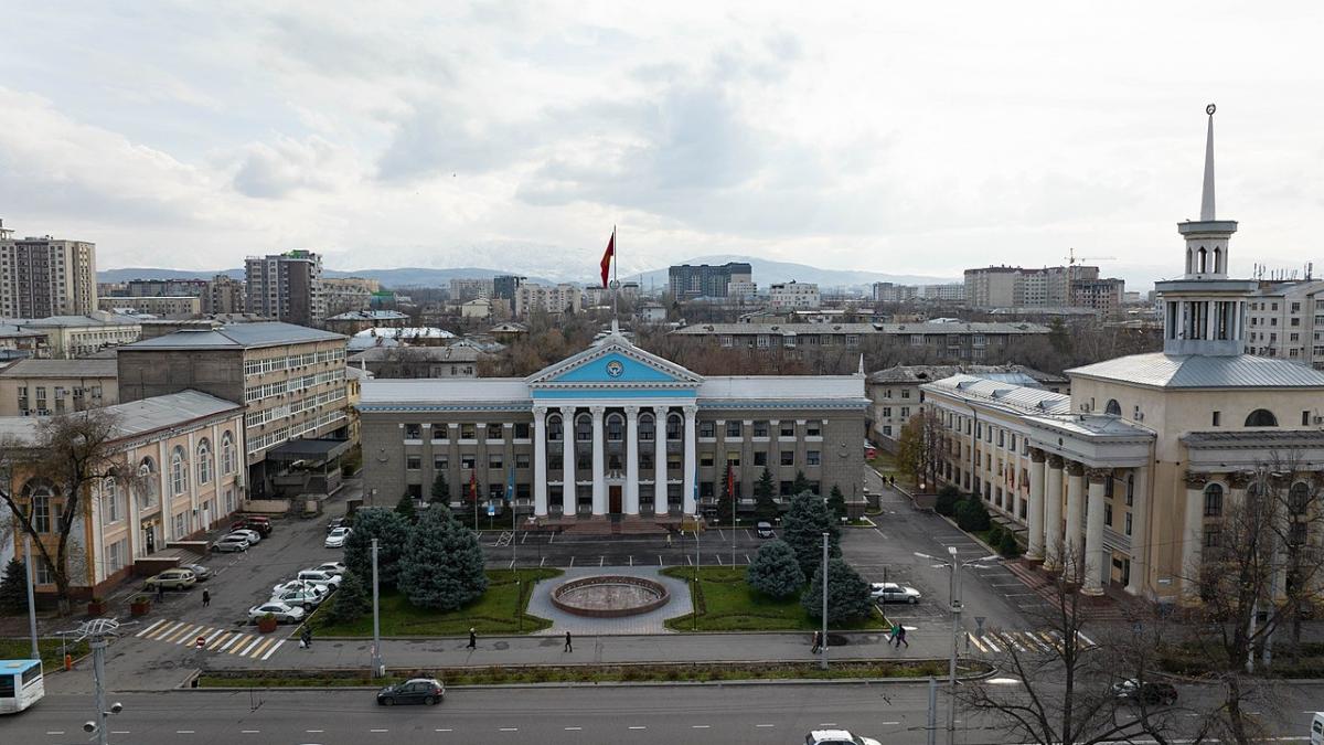 Мэрия Бишкека, снятая с воздуха