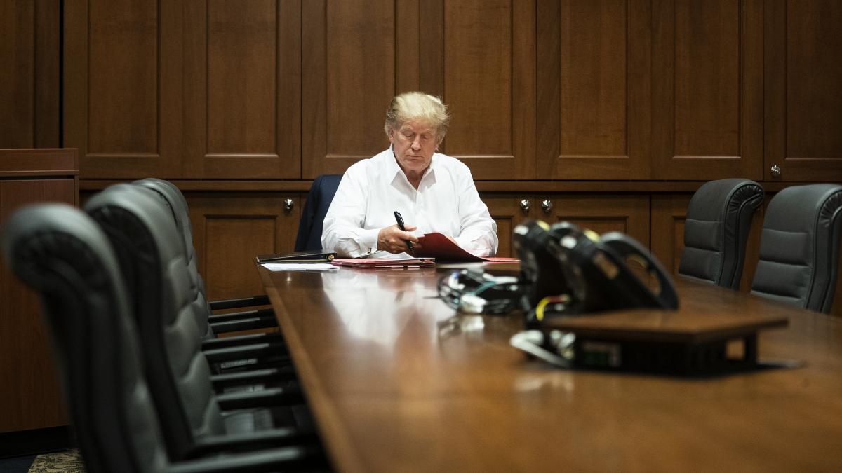 President Trump Works at Walter Reed National Military Medical Center (50423941602)