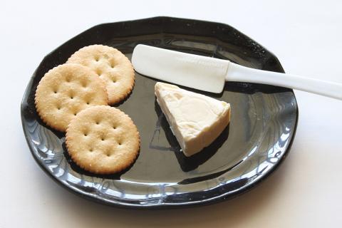 Шведское исследование связывает жирный сыр с меньшим риском Альцгеймера — The Conversation