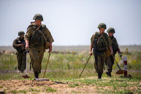В реке в ЛНР нашли тайник с иностранным оружием