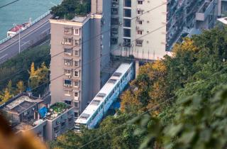 Чунцин называют столицей туманов Китая: город сочетает неон, горы и старинные кварталы