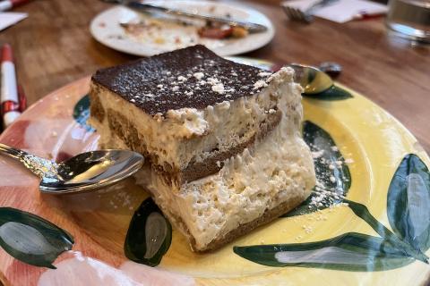 Рецепт торта по ГОСТу: охлаждаю коржи на бумаге — они хрупкие, но после крема превращаются в нежность