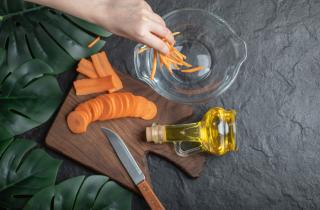 Японские рестораны подают салат с морковно-имбирной заправкой — Simply Recipes