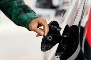 Потеря тяги и нестабильная работа двигателя часто связаны с износом бензонасоса — Авто Mail