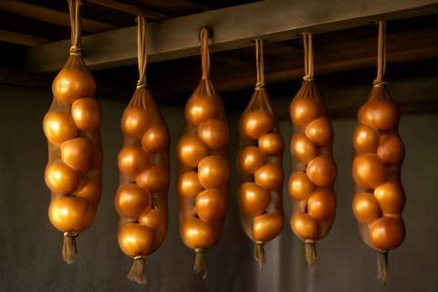 Картофель и яблоки ускоряют порчу лука при совместном хранении — агрономы
