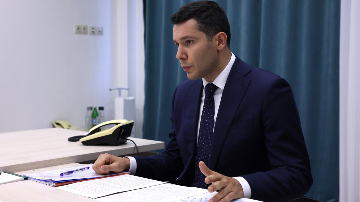 Antón Alijánov en 2022 en Moscú